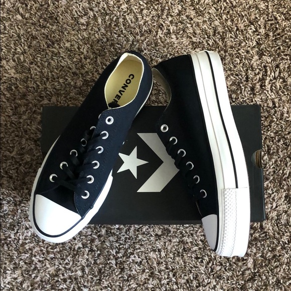 Converse Women size 10.5 - Picture 1 of 5
